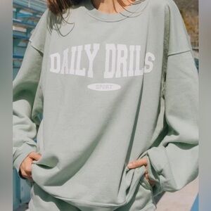 Daily Drills sport Crewneck and Shorts 💙💚